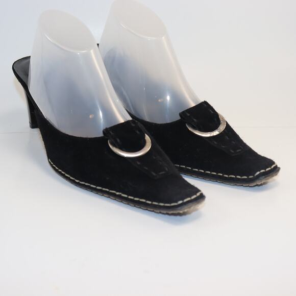 Vero Ve Shoes - Vero Ve Italian suede low heel mules in size 8.5N